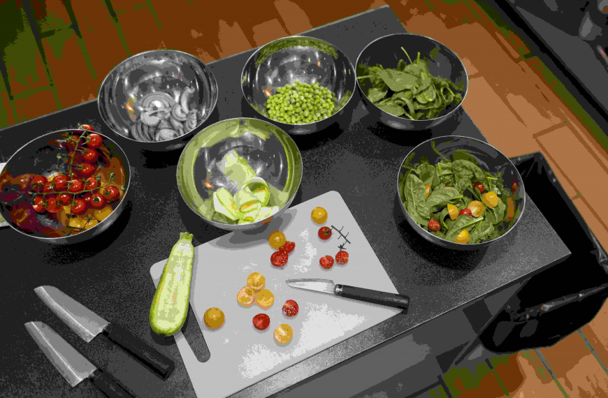 Refrigerated Prep Tables in Salad Stations: Their Role, Importance, and How to Select Them