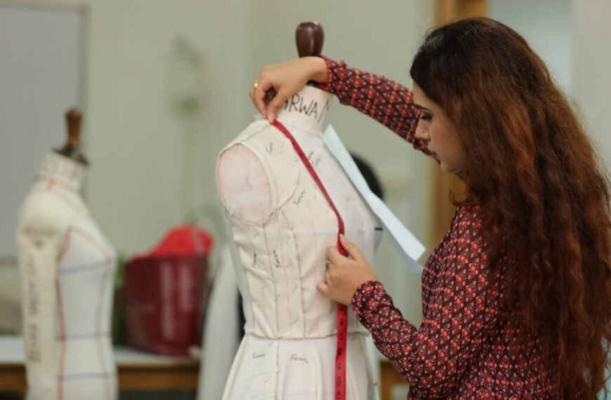 From Sketch to Runway: What Fashion Design Courses Teach