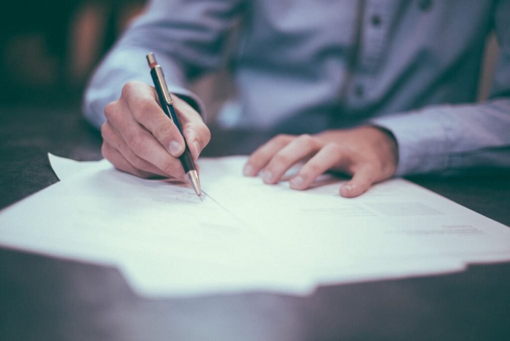 What Is Fid Bkg Svc LLC Moneyline?